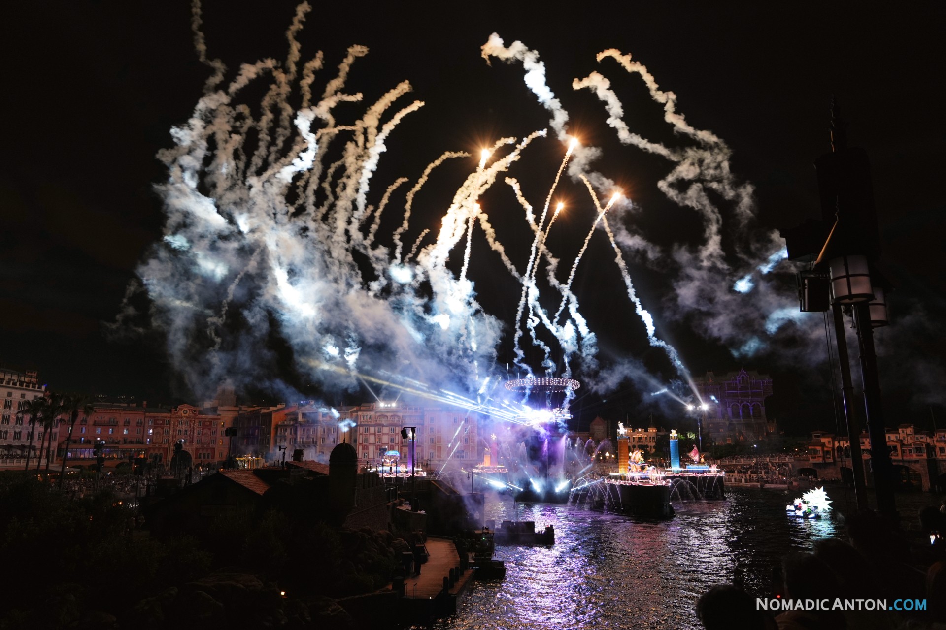 Night show at the harbor